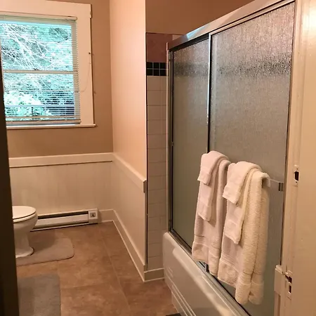 Mountain Meadows Inn & Chalet Suites Ashford Room photo